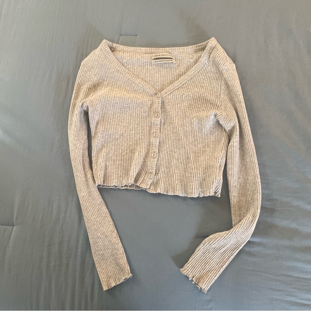Urban Outfitters Top M Ribbed Gray Crop Long Sleeve Button Shirt